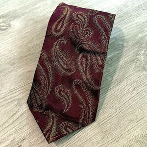Kenneth Cole New York 100% Silk Burgundy & Gold Paisley Print Neck Tie